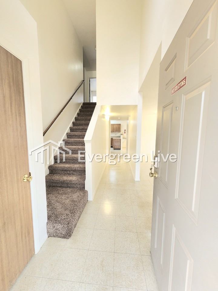 132 Crusader Ct - Photo 2 of 22