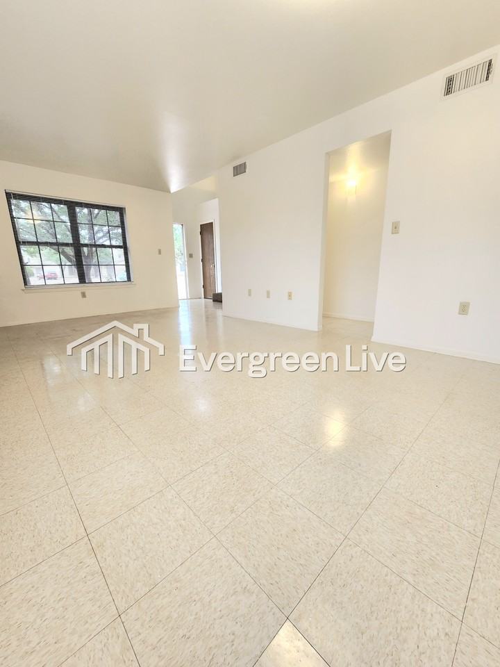 132 Crusader Ct - Photo 4 of 22