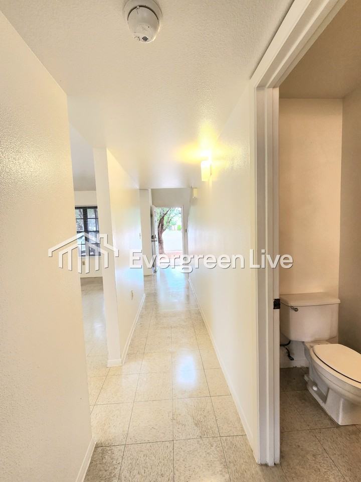 132 Crusader Ct - Photo 5 of 22