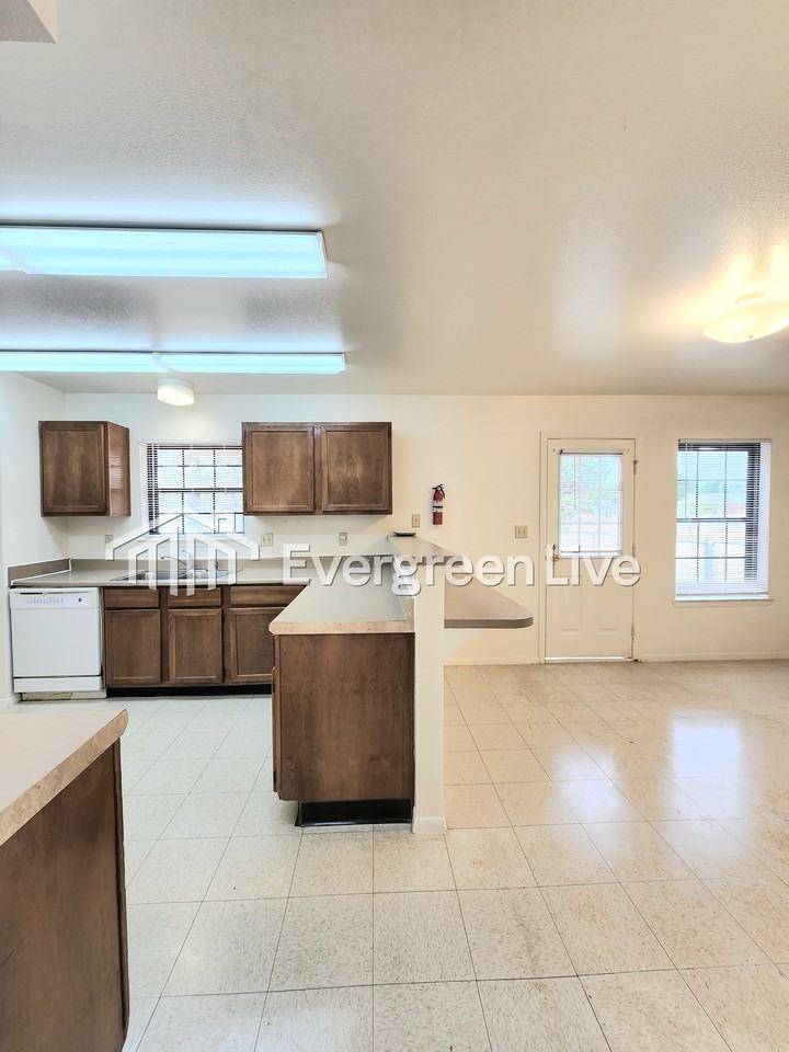 132 Crusader Ct - Photo 6 of 22