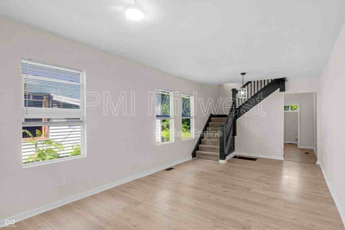 2235 Dr Martin Luther King Jr St - Photo 2 of 10