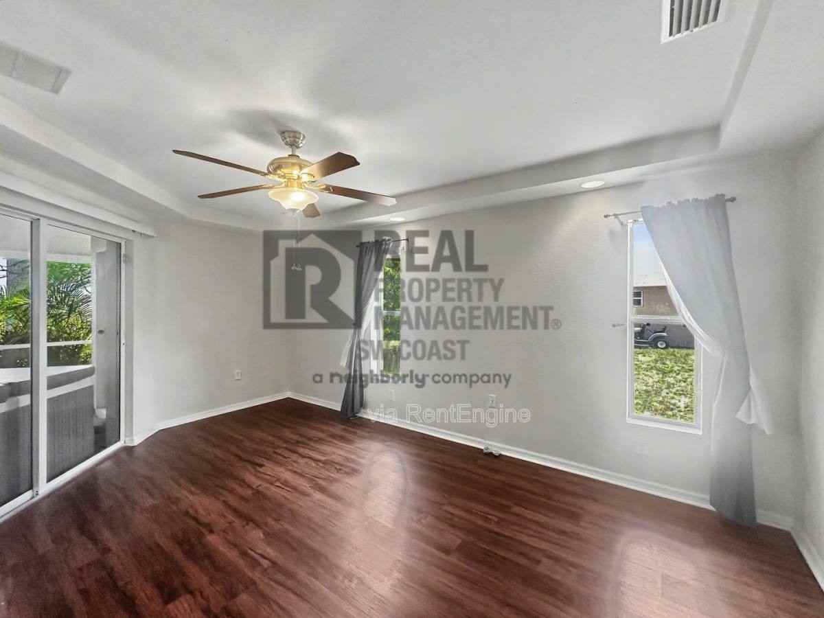 2117 Ne 40th St - Photo 3 of 10