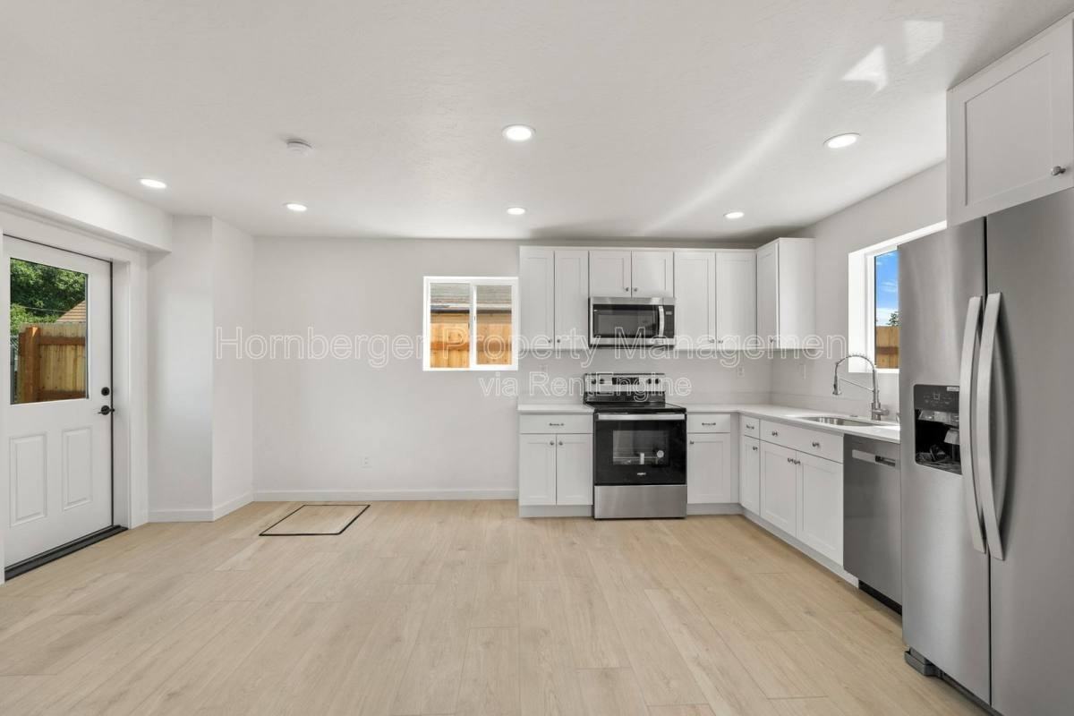 1503 E Marietta Ave - Photo 3 of 10
