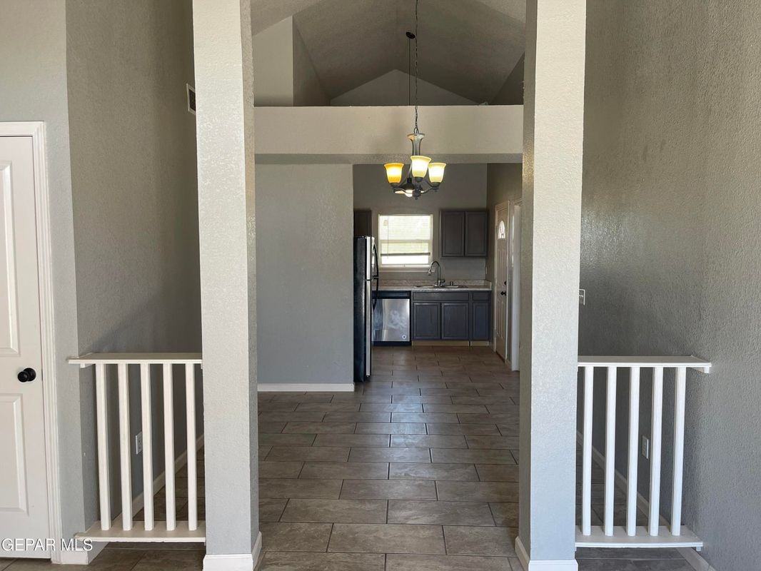 656 Orchid Dr - Photo 3 of 16