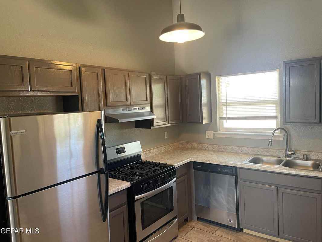 656 Orchid Dr - Photo 5 of 16