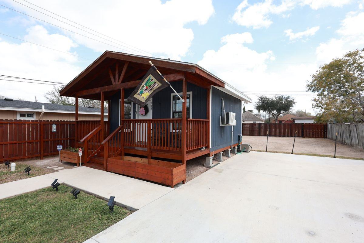 205 S Guerra Ave - Photo 7 of 9
