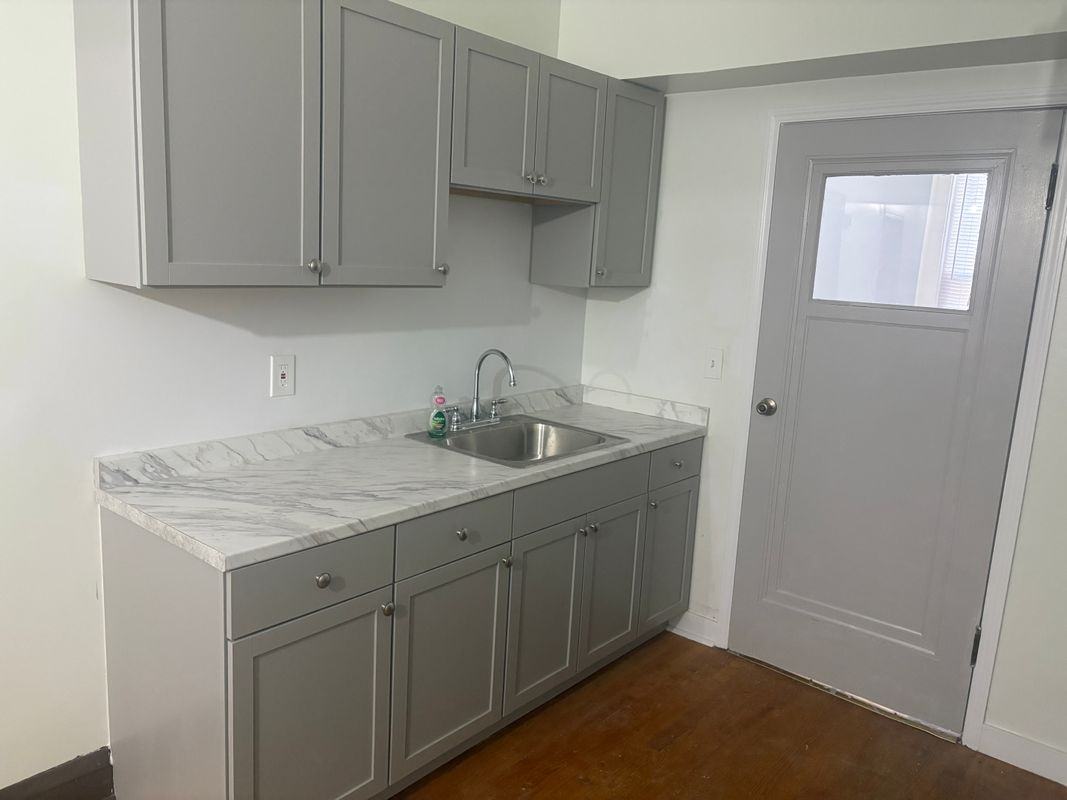 2731 N Austin Ave - Photo 2 of 10