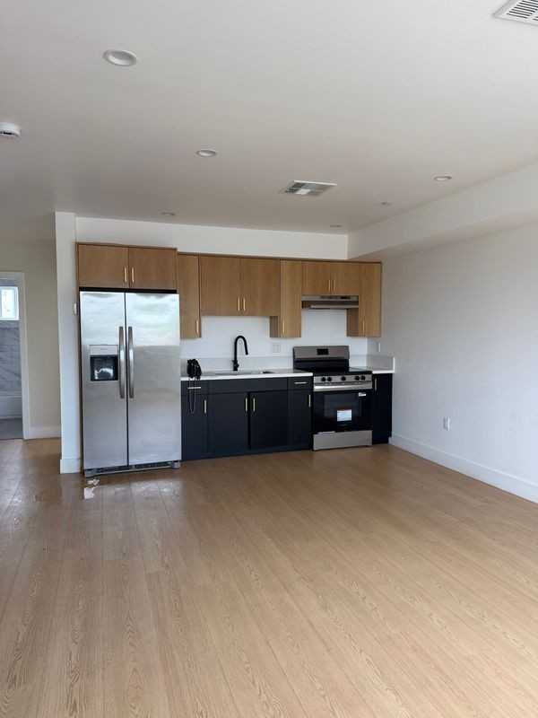 1400 W 57th St - Photo 3 of 16