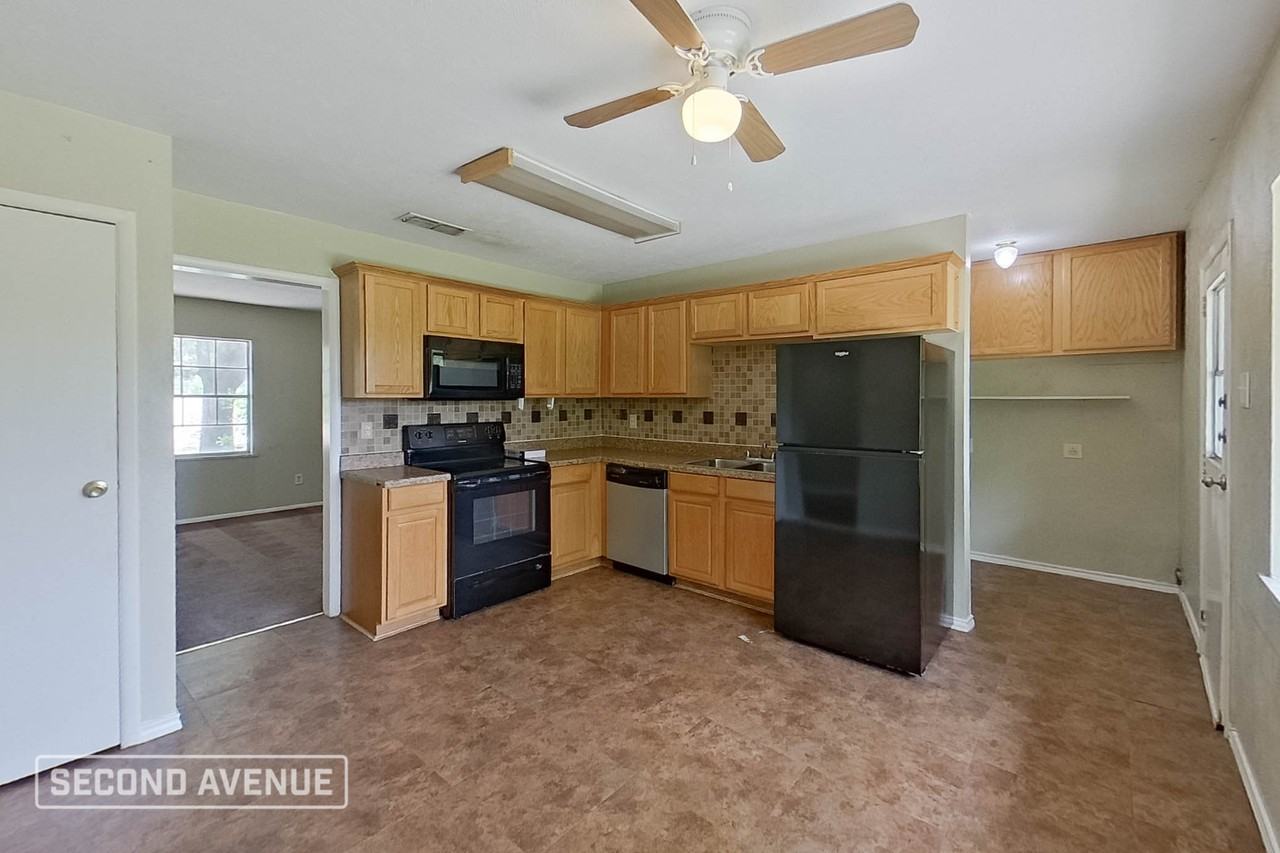 2641 Bluebird Ln - Photo 4 of 22