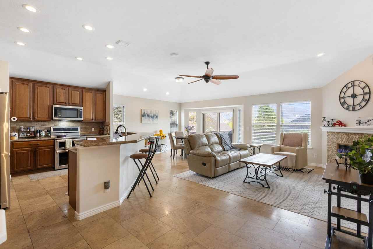 6199 W Argo Cir - Photo 3 of 36