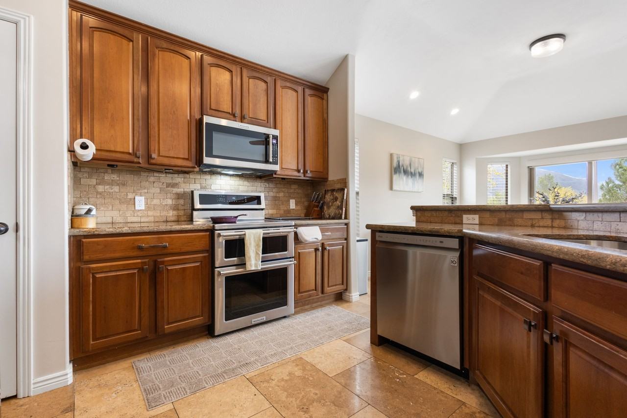 6199 W Argo Cir - Photo 5 of 36