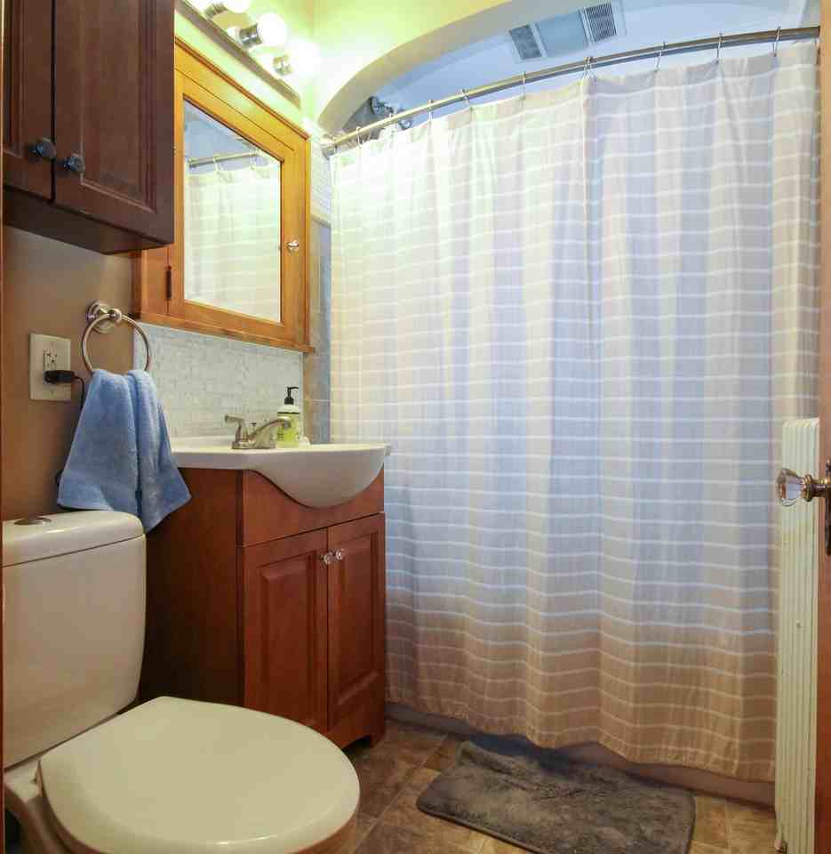 1404 University Ave Ne #1 - Photo 7 of 21
