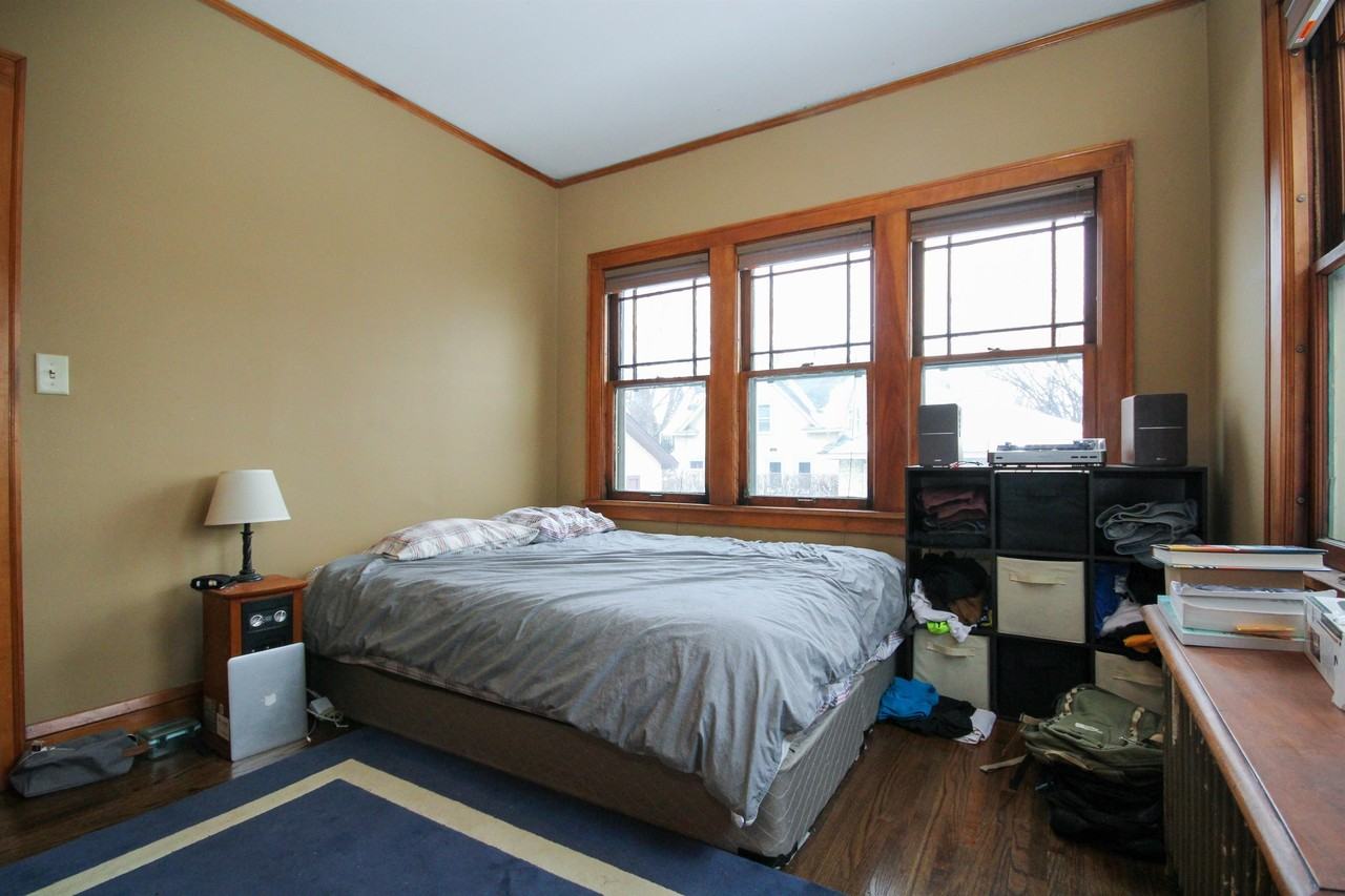 1404 University Ave Ne #1 - Photo 3 of 21