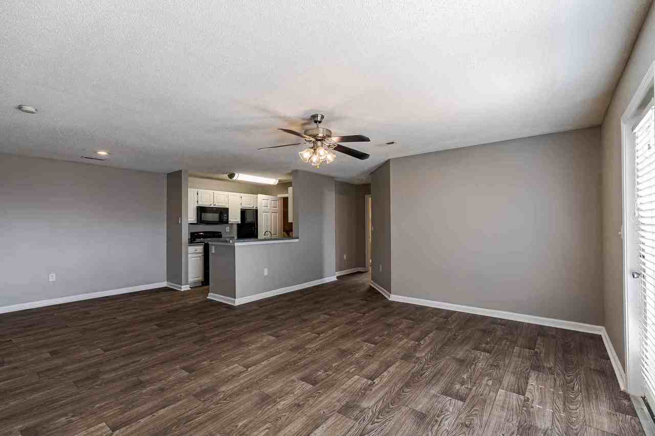 Huntington Chase Apartments - Photo 3 of 18