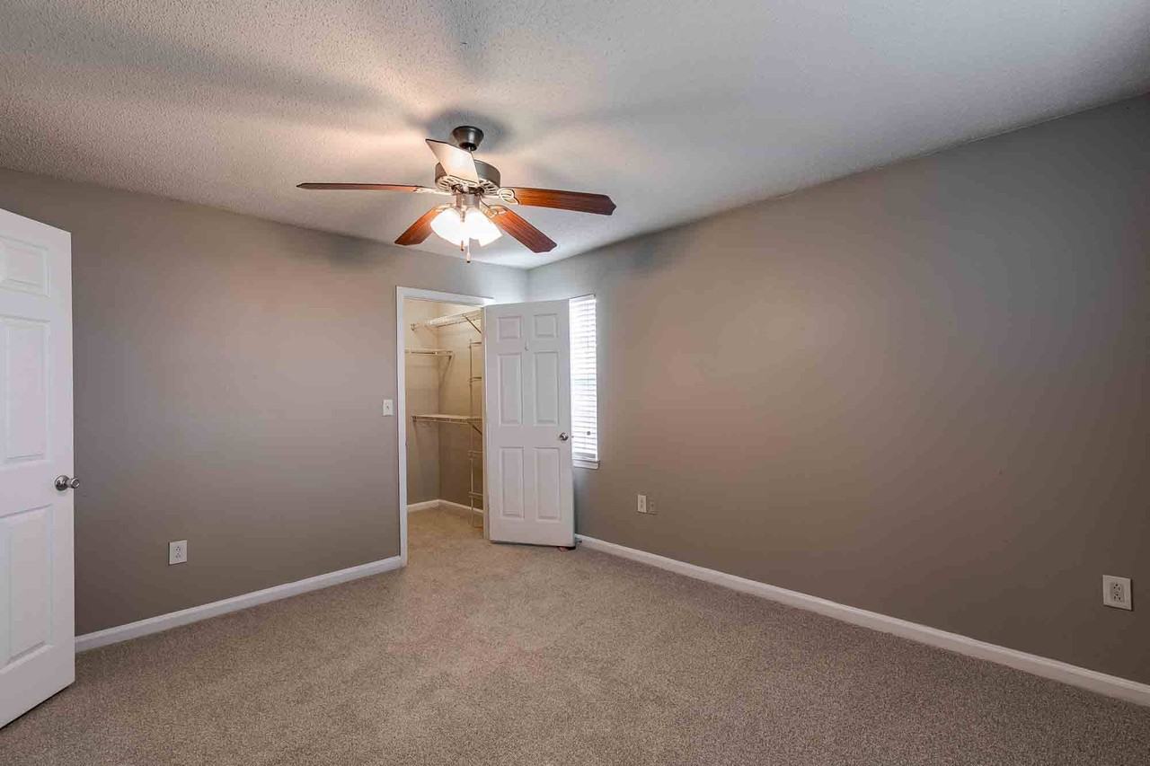Huntington Chase Apartments - Photo 4 of 18
