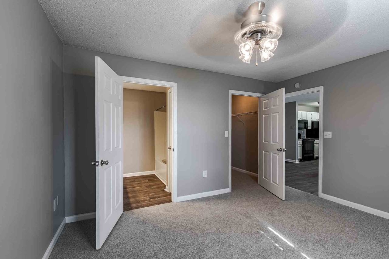 Huntington Chase Apartments - Photo 5 of 18