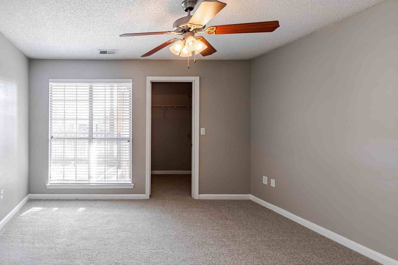Huntington Chase Apartments - Photo 6 of 18