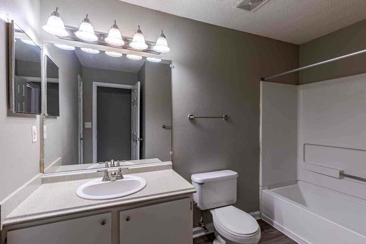 Huntington Chase Apartments - Photo 7 of 18