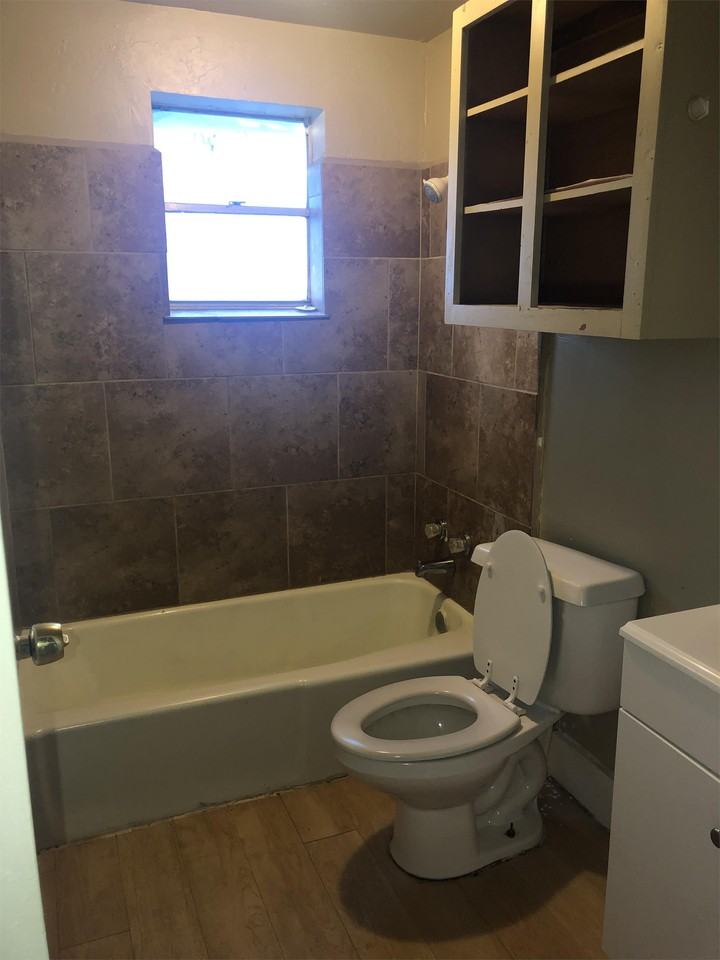 814 E Navarro St - Photo 4 of 9