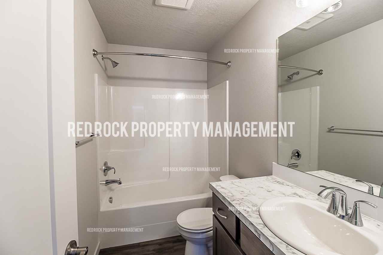 319 S Woodlawn Ln #1 - Photo 3 of 36