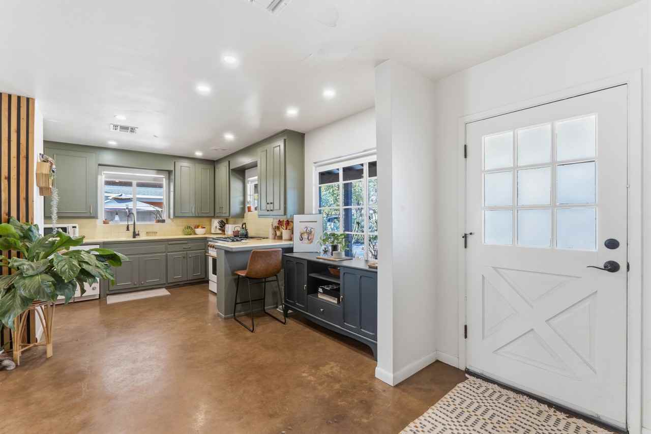 4425 North 14th Avenue - Photo 6 of 16