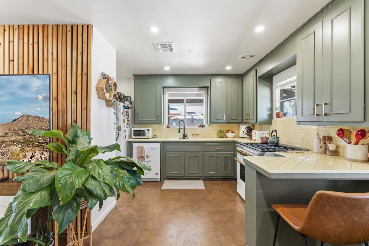 4425 North 14th Avenue - Photo 7 of 16