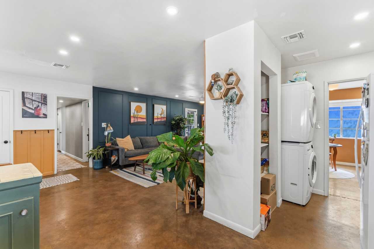 4425 North 14th Avenue - Photo 3 of 16