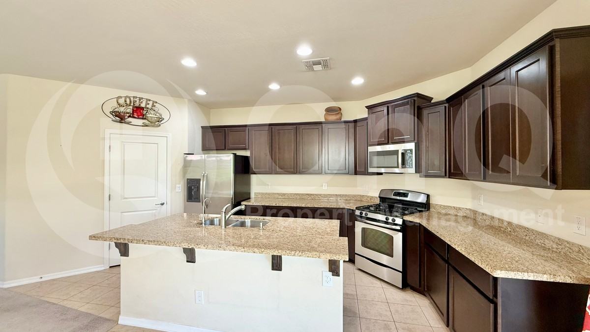 263 E Jade Dr - Photo 3 of 21