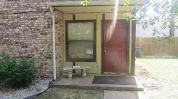featured image of 800 Bluebonnet Dr #D
