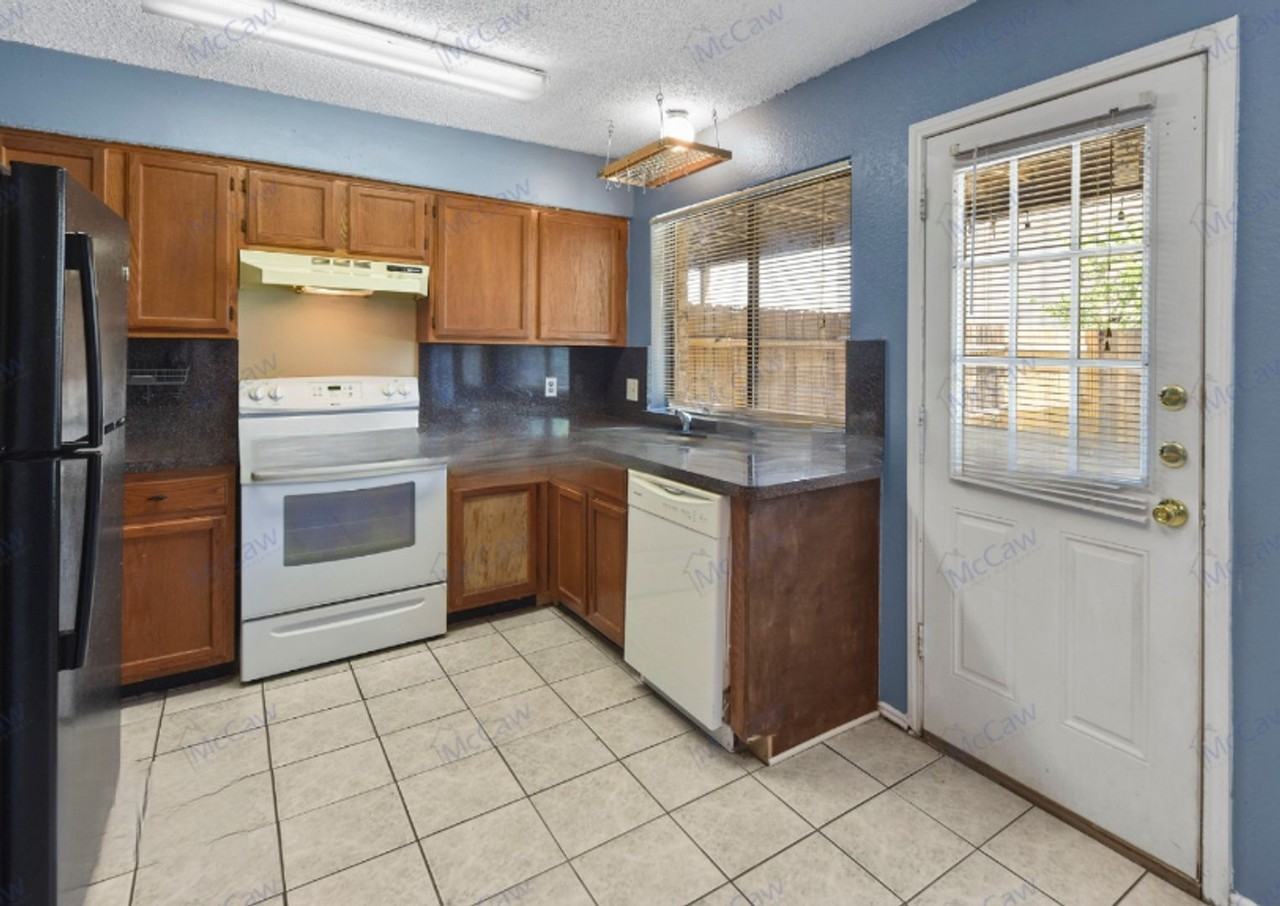 800 Bluebonnet Dr #D - Photo 3 of 13