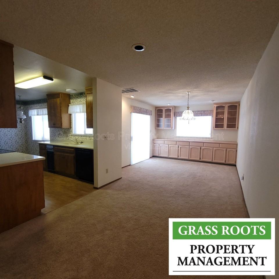 18212 Hummingbird Dr - Photo 2 of 9