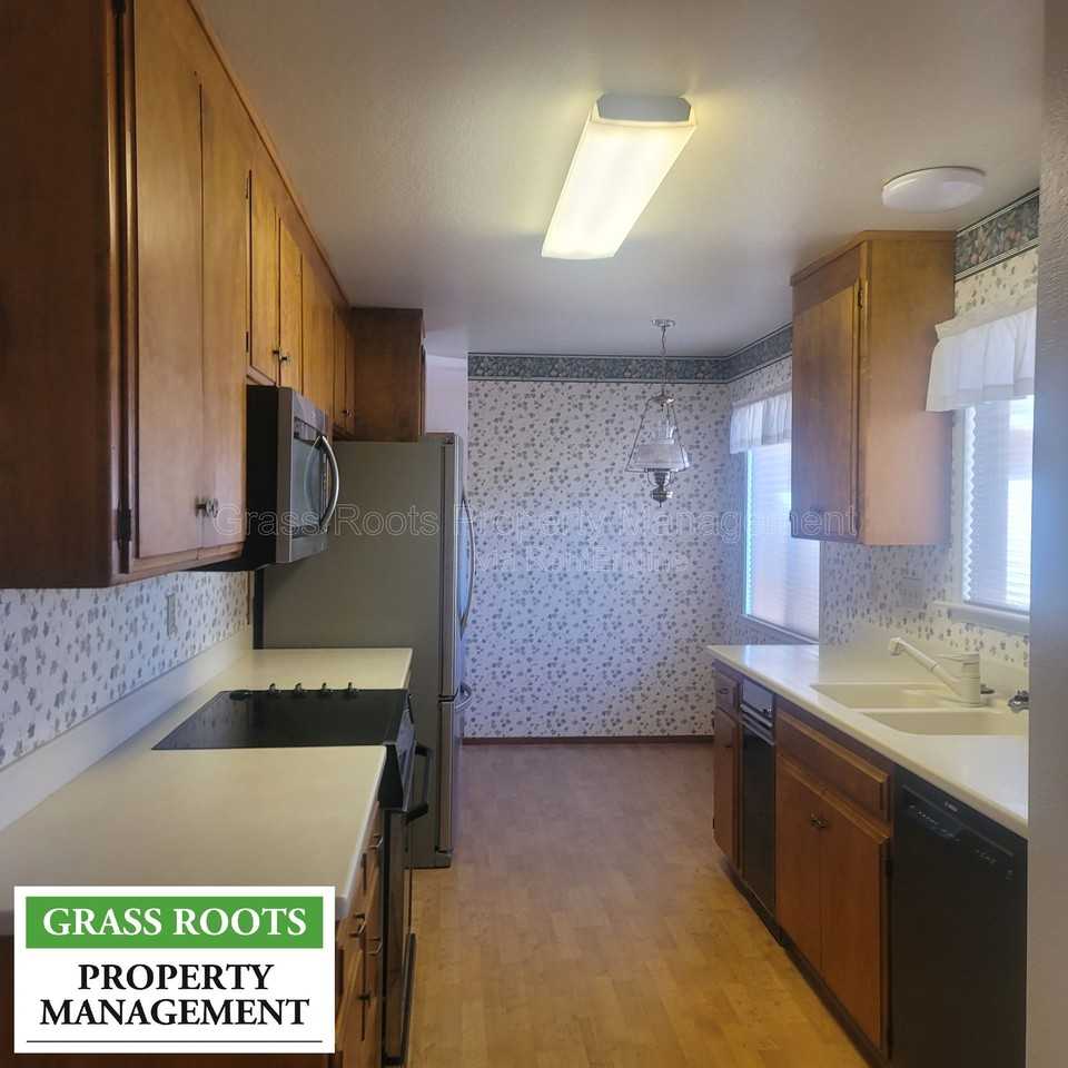 18212 Hummingbird Dr - Photo 3 of 9