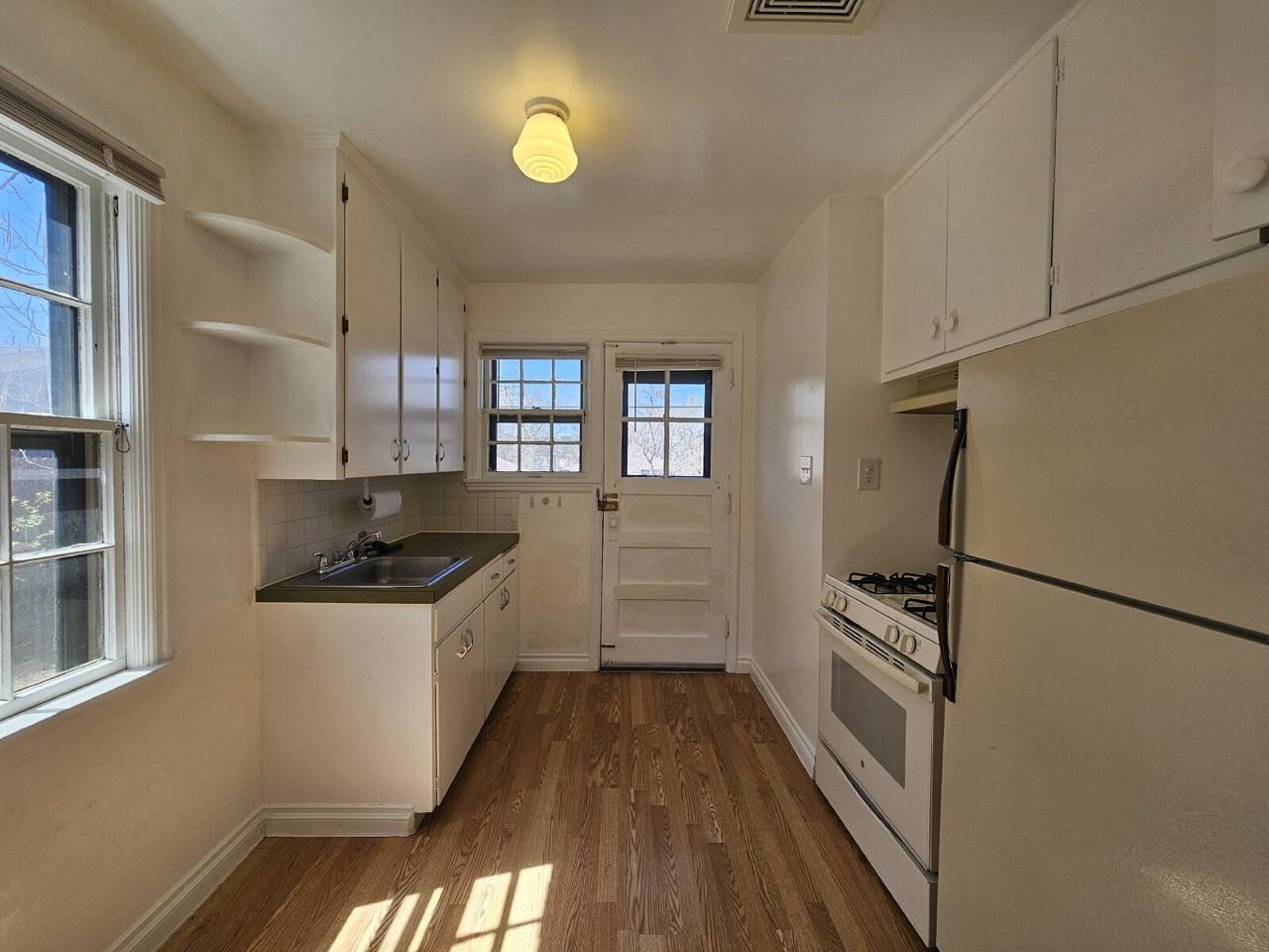 2137 S Grant St - Photo 3 of 12