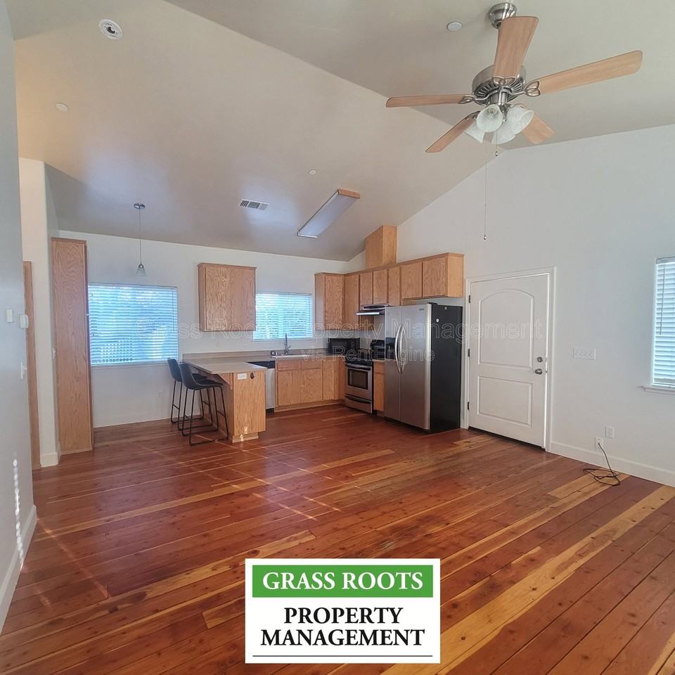 152 W Empire St - Photo 2 of 11