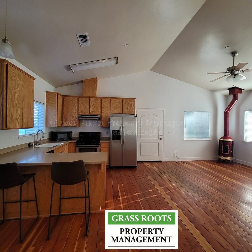 152 W Empire St - Photo 4 of 11
