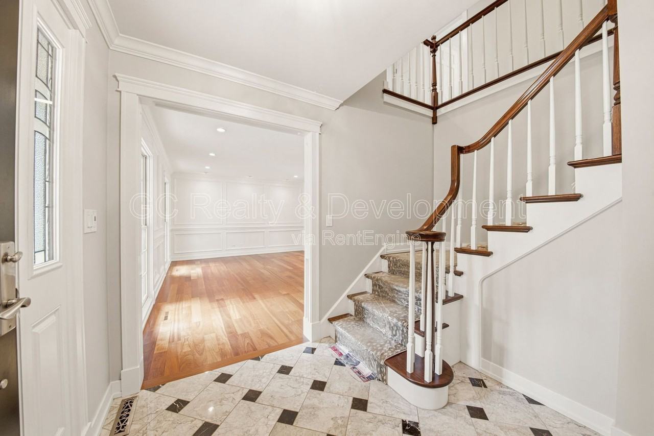 276 S Kenilworth Ave - Photo 2 of 33