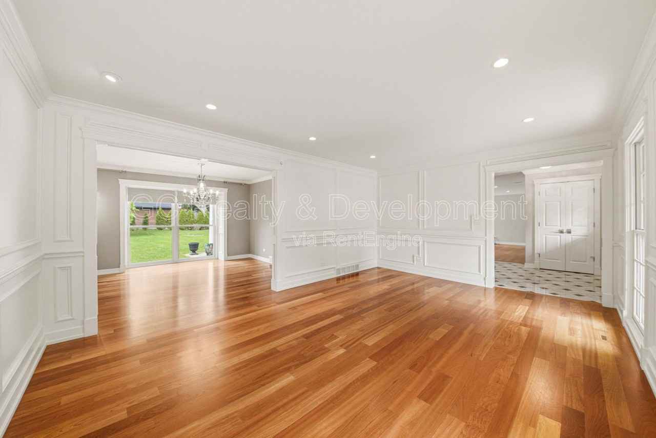 276 S Kenilworth Ave - Photo 3 of 33