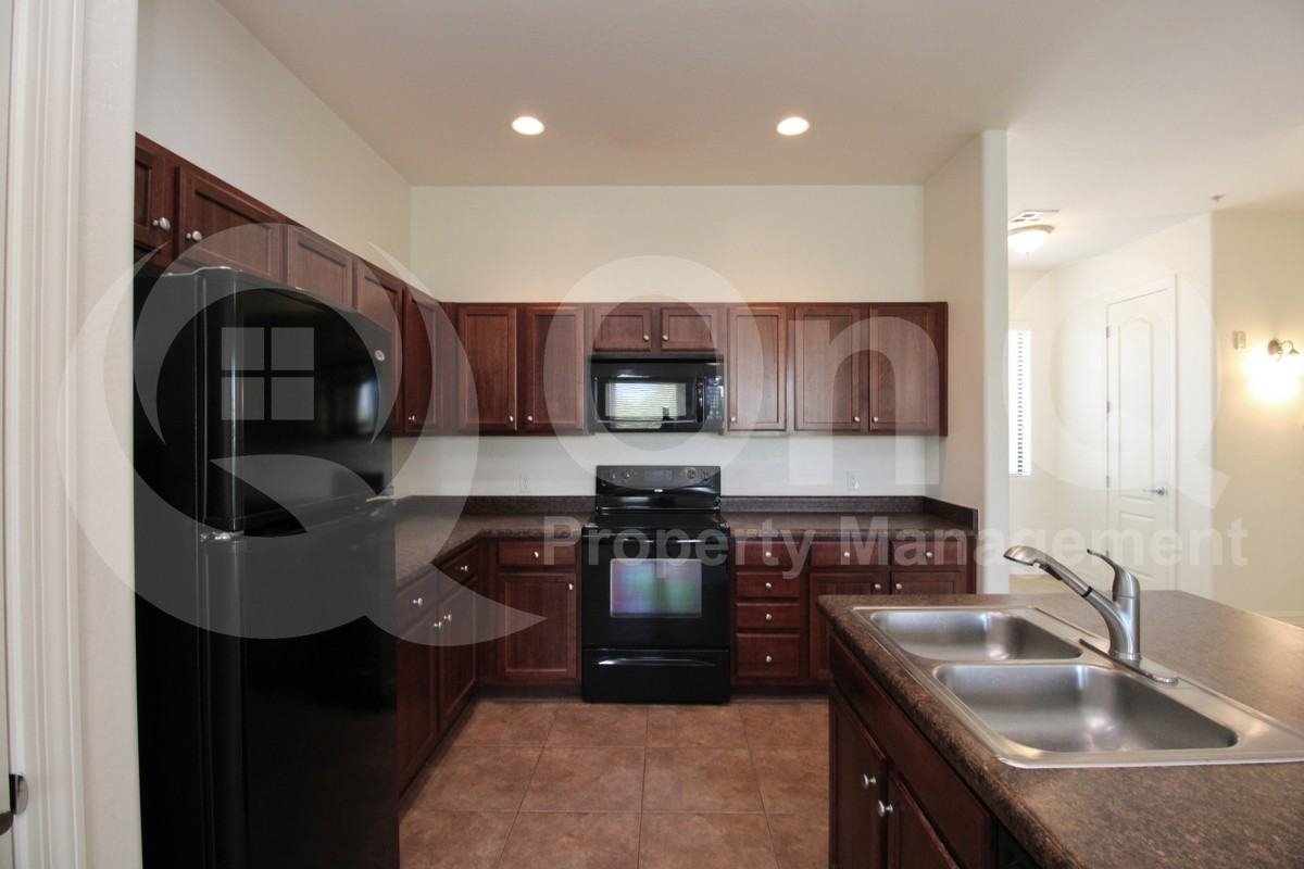 1456 E 9th St #216 - Photo 5 of 32
