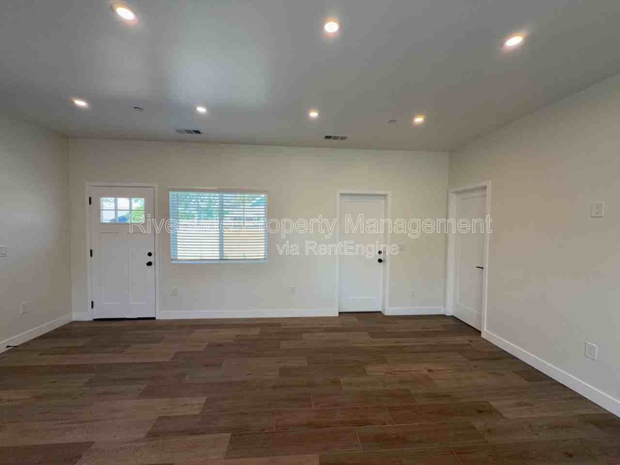 7893 Mango Ave - Photo 7 of 31