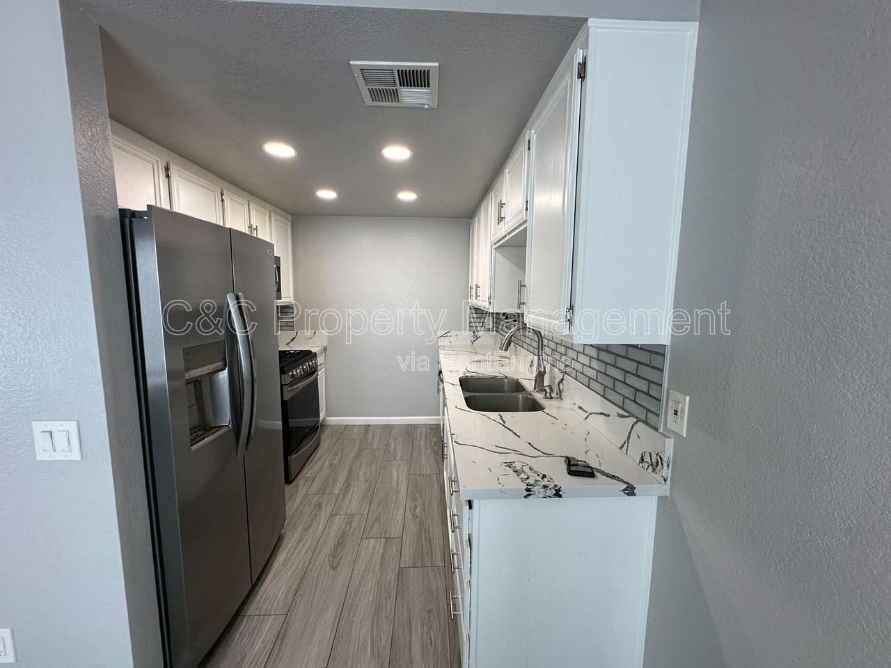 1380 W 48th St #116 - Photo 4 of 13