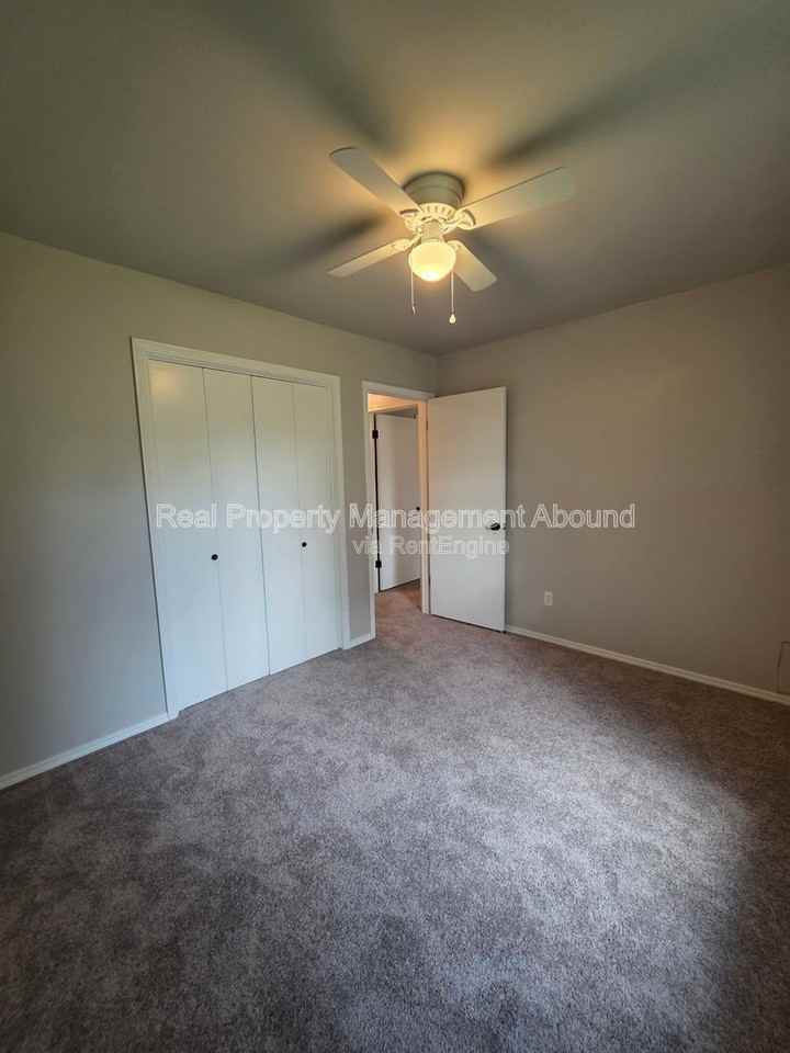 201 E 22nd St - Photo 2 of 31