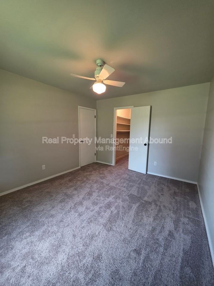 201 E 22nd St - Photo 7 of 31