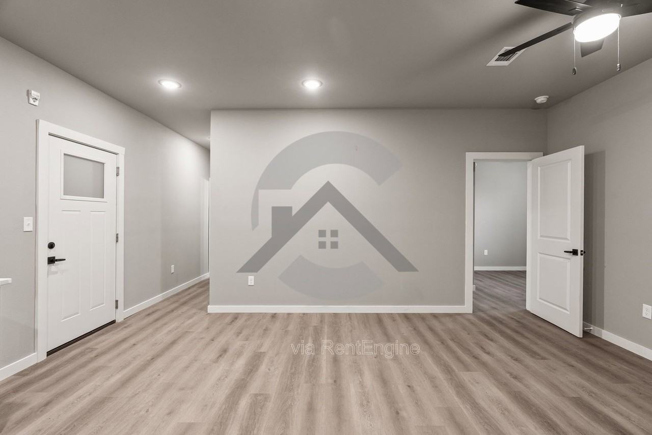 401 N Independence Ave #205 - Photo 4 of 12