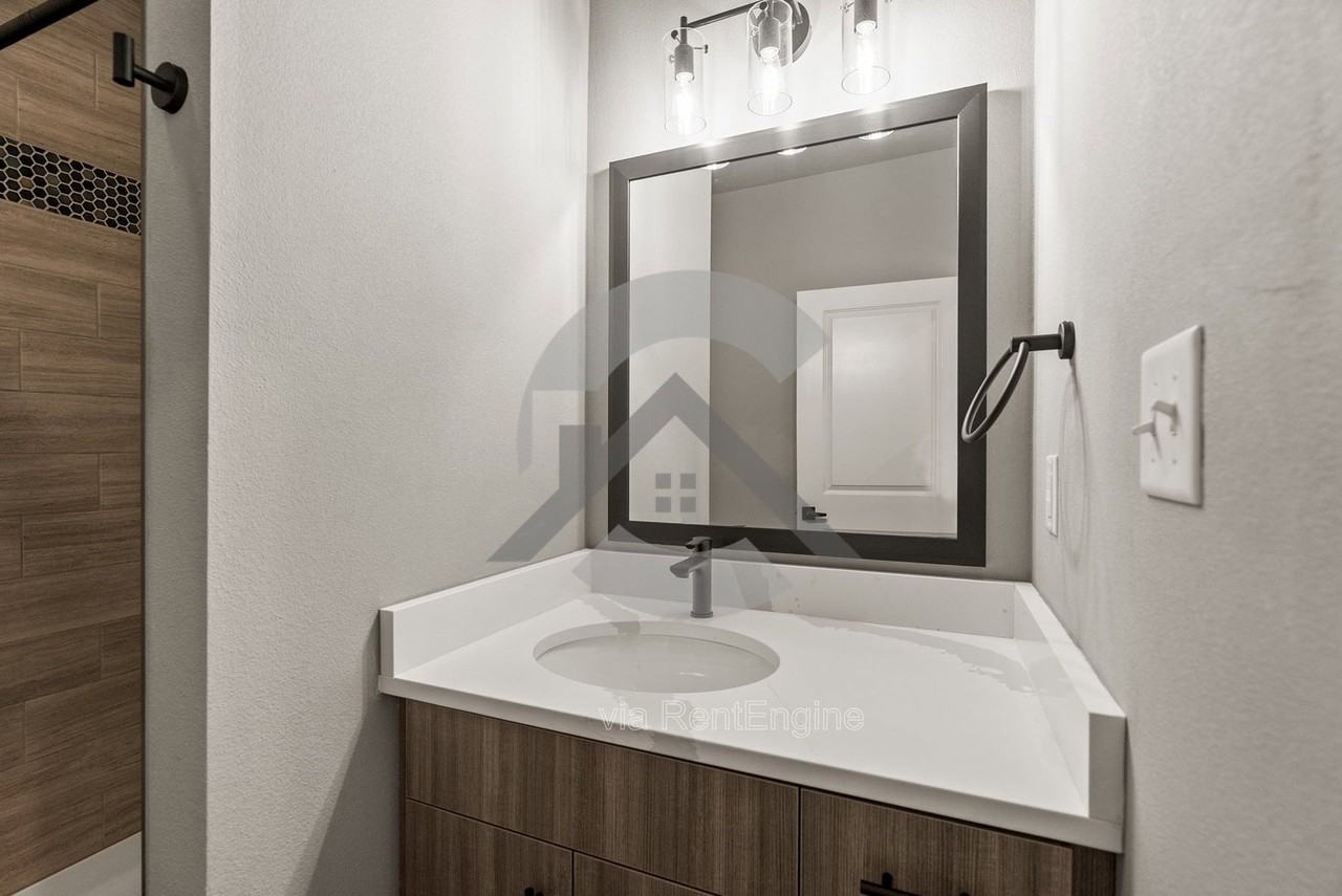 401 N Independence Ave #205 - Photo 7 of 12