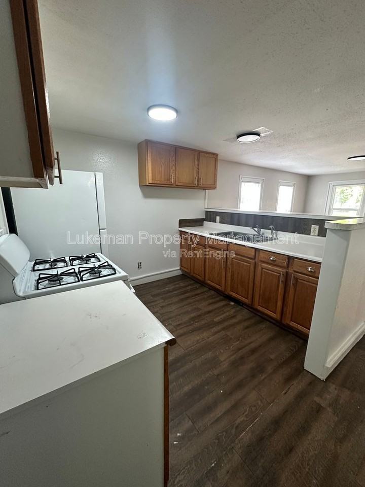 1512 S Burdick St - Photo 5 of 20