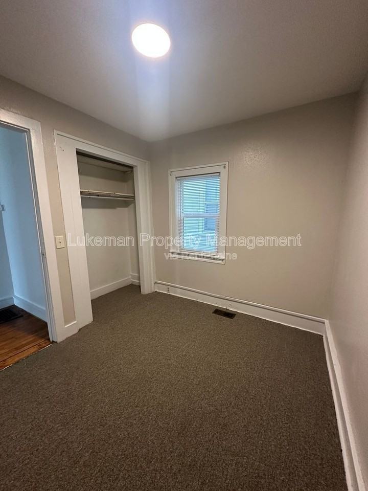 1512 S Burdick St - Photo 7 of 20