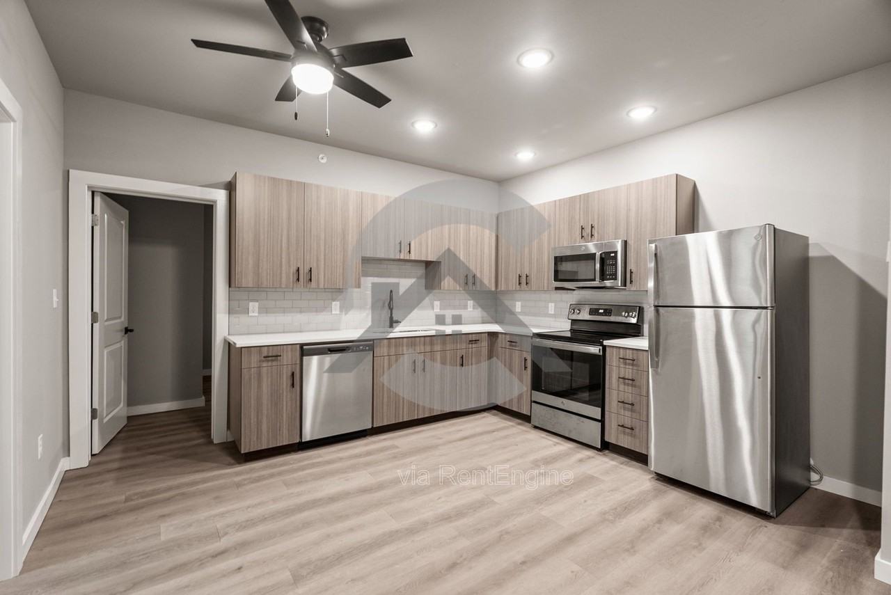 401 N Independence Ave #209 - Photo 4 of 8