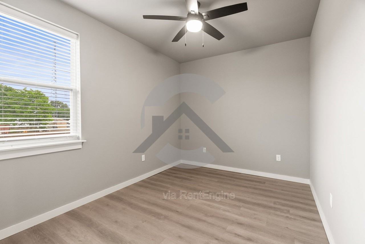 401 N Independence Ave #209 - Photo 5 of 8