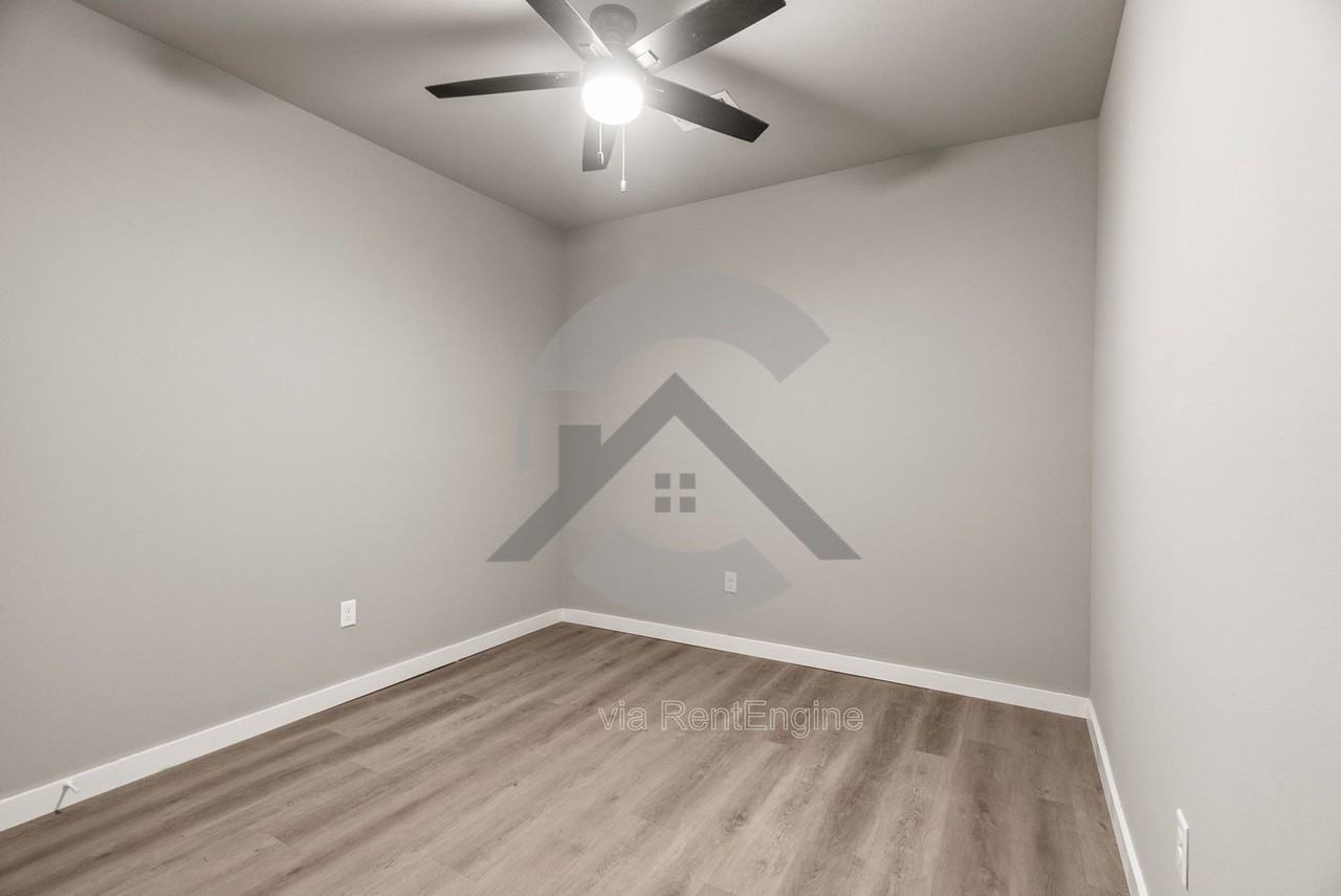 401 N Independence Ave #209 - Photo 7 of 8