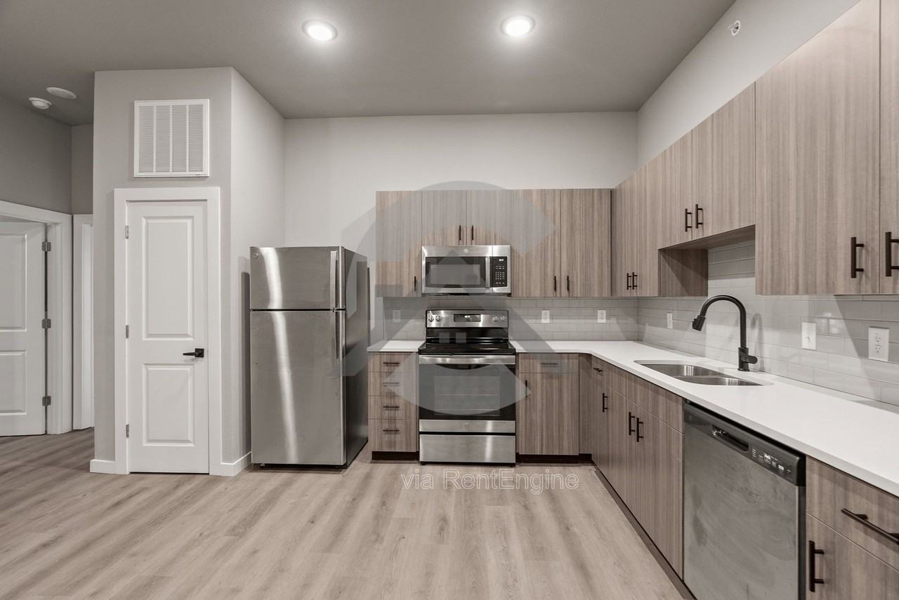 401 N Independence Ave #303 - Photo 3 of 11